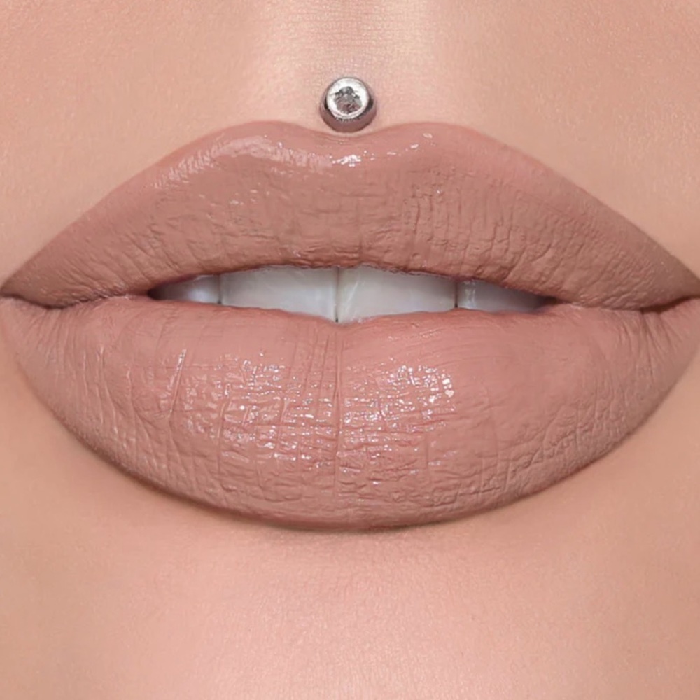 Jeffree Star Supreme Gloss Mannequin